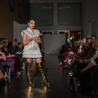 Alba Mirrors white pleated short dress